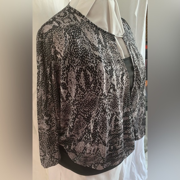 Jennifer Lopez top - Picture 3 of 7